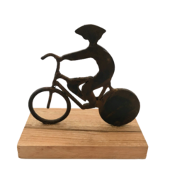 Ciclista com Base de Madeira